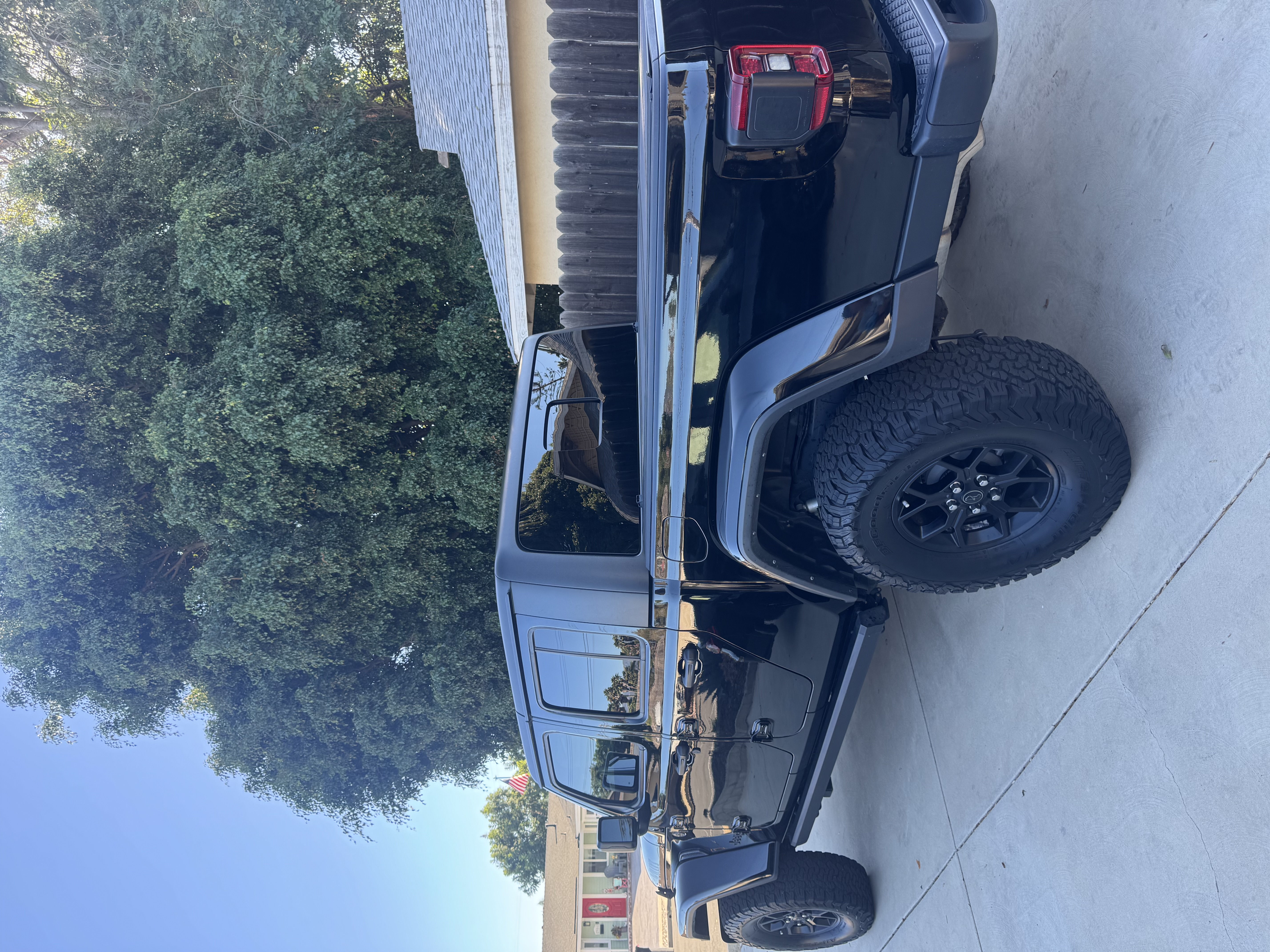 Used 2024 Jeep Gladiator Sport AWD/4WD image 4