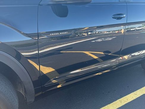 Used 2025 Volkswagen Atlas Cross Sport SEL R-Line image 4