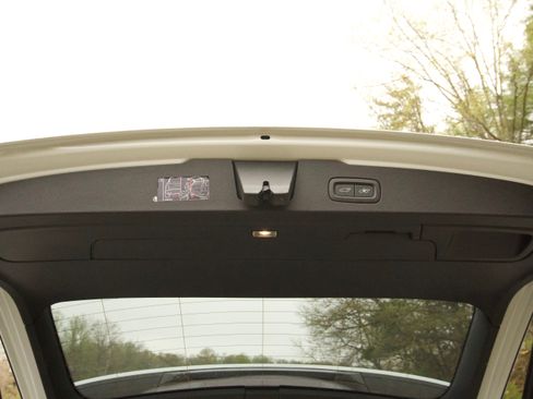 Used 2025 Volvo V60 B5 Cross Country Plus image 21