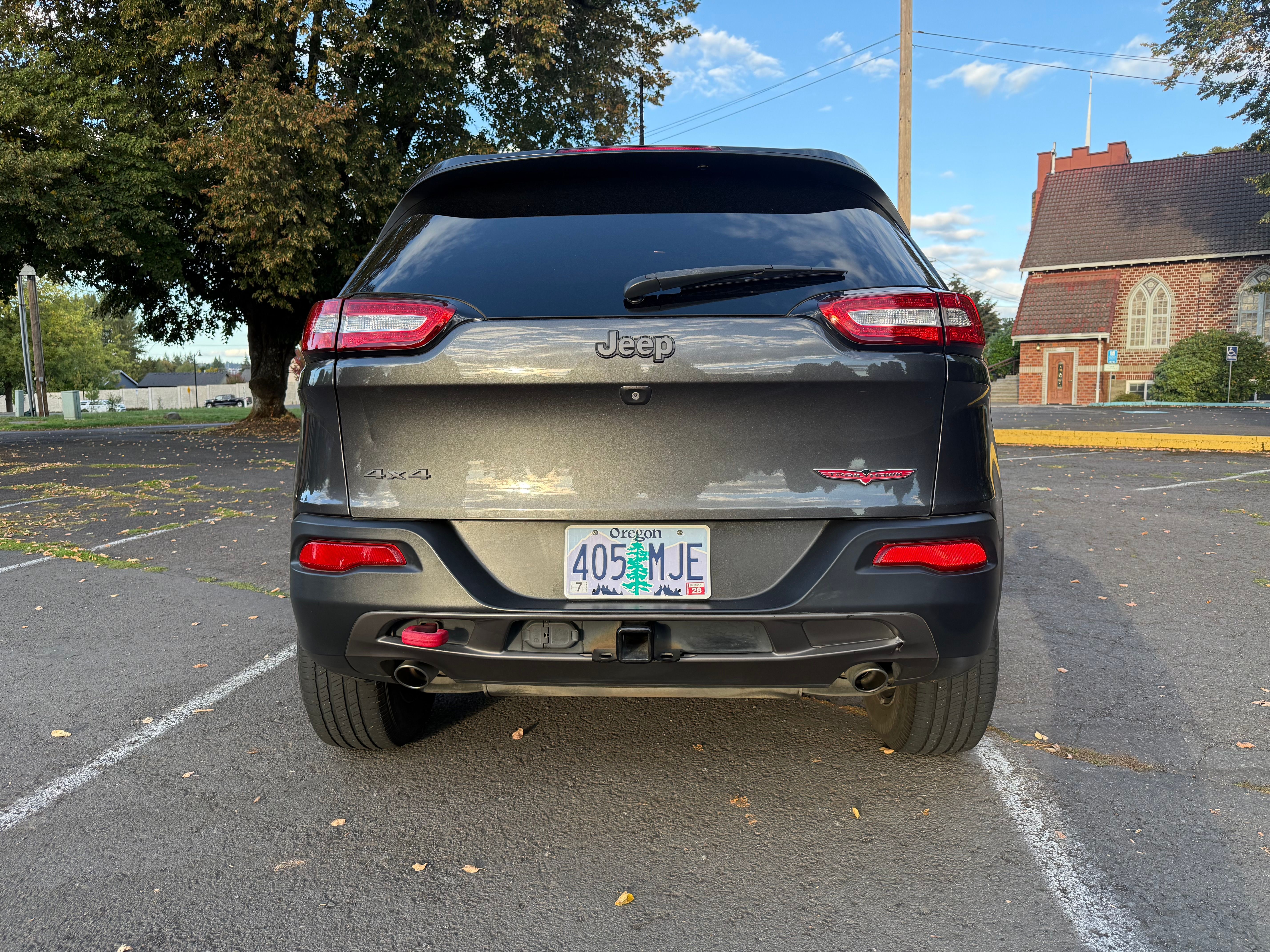 Used 2015 Jeep Cherokee Trailhawk w/ Cold Weather Group AWD/4WD image 8