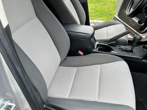 Used 2013 Toyota RAV4 LE AWD/4WD image 14