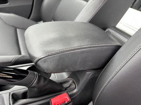 Used 2017 Volkswagen Golf Wolfsburg Edition FWD image 6