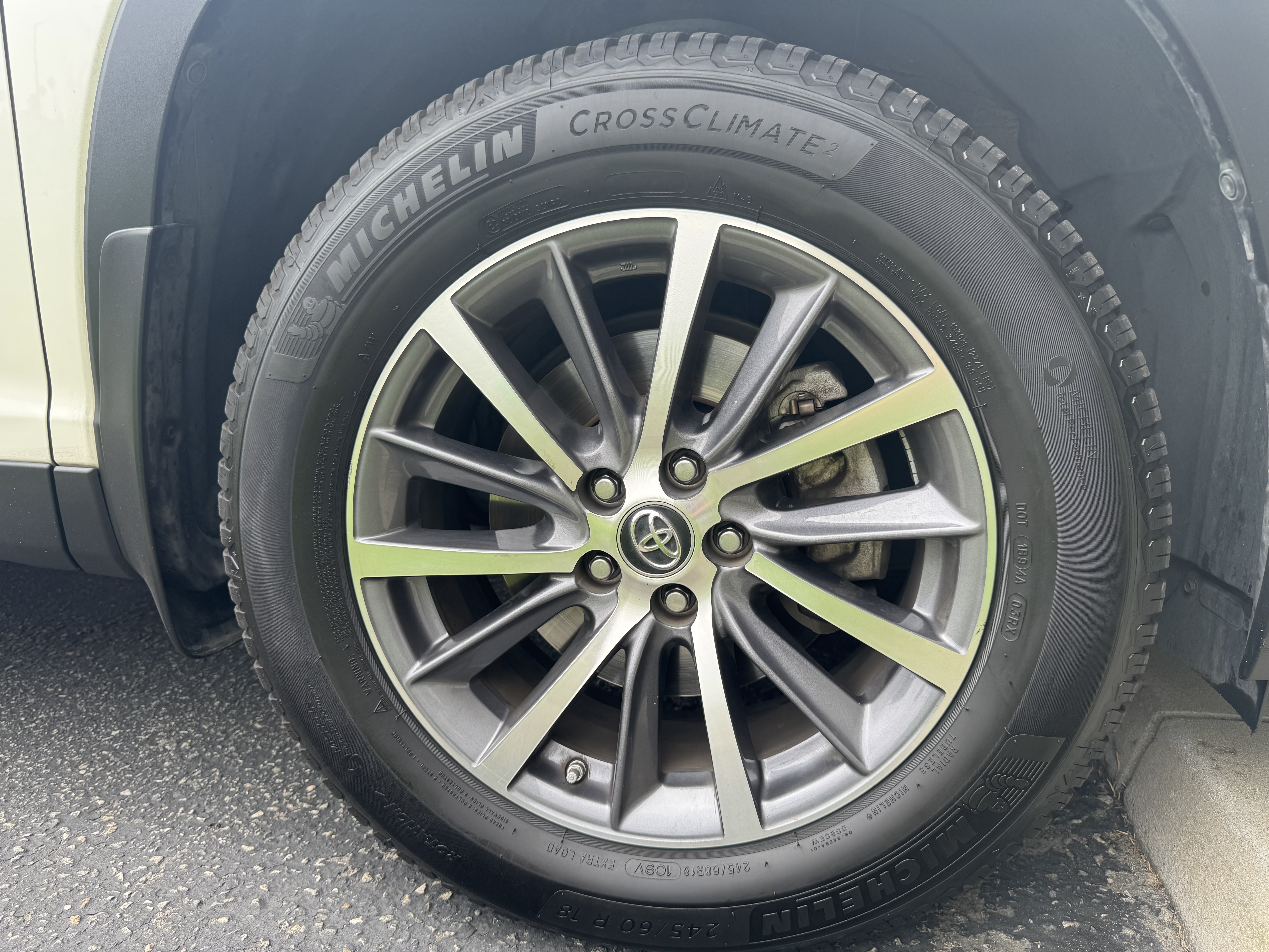 Used 2019 Toyota Highlander XLE FWD image 9