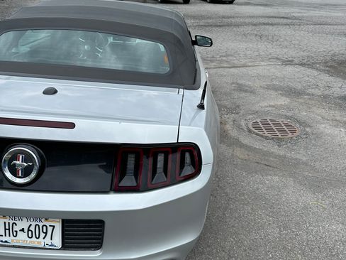 Used 2014 Ford Mustang Premium image 5