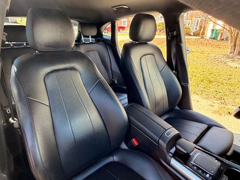 Used 2021 Mercedes-Benz GLA 250 4MATIC image 11