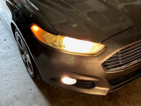 Used 2013 Ford Fusion SE FWD image 5