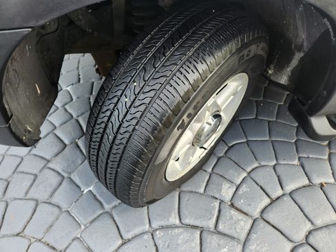 Used 2002 Ford Explorer XLT image 6