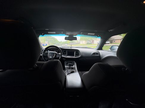 Used 2018 Dodge Challenger R/T w/ Performance Handling Group image 10