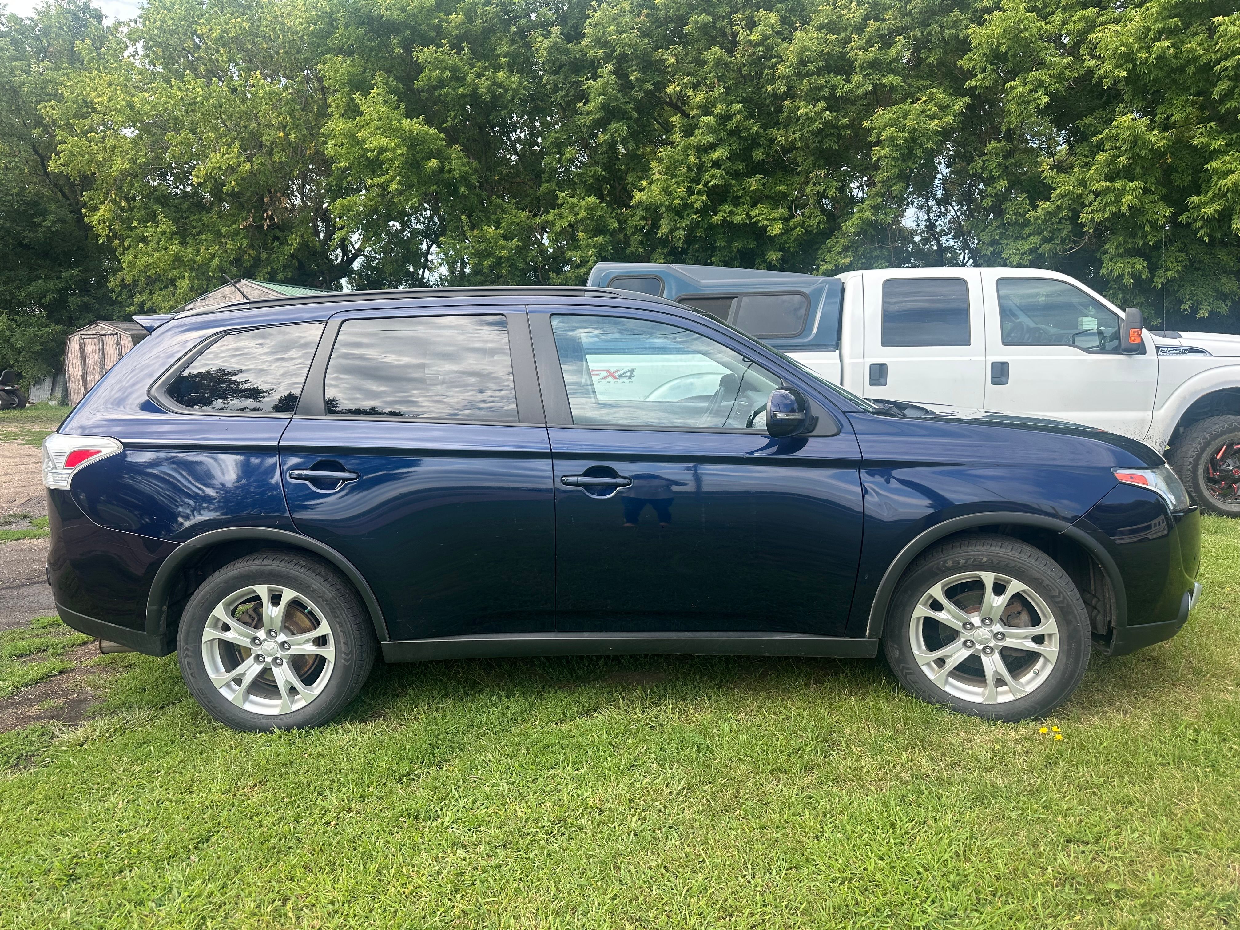 Used 2015 Mitsubishi Outlander SE AWD/4WD image 11