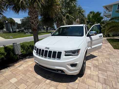 Used 2014 Jeep Grand Cherokee Overland w/ Advanced Technology Group AWD/4WD image 2