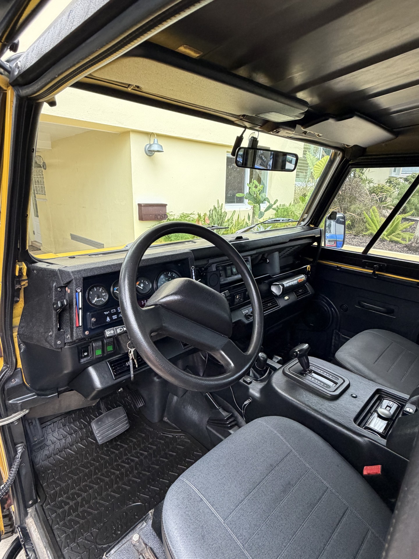 Used 1997 Land Rover Defender 90 AWD/4WD image 12