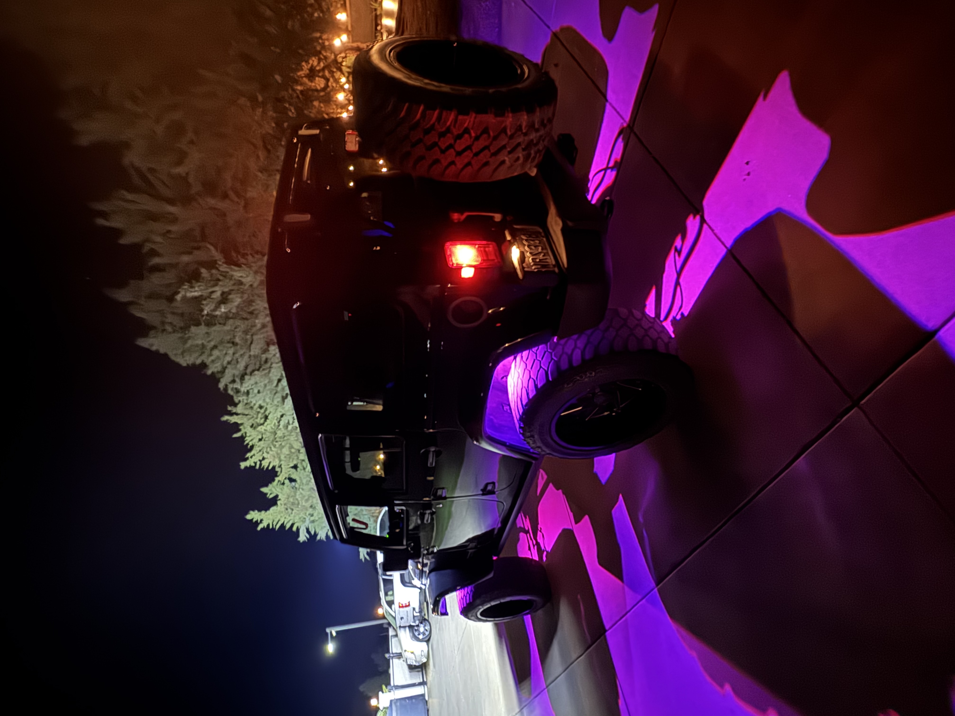 Used 2018 Jeep Wrangler Unlimited Rubicon w/ Connectivity Group AWD/4WD image 8