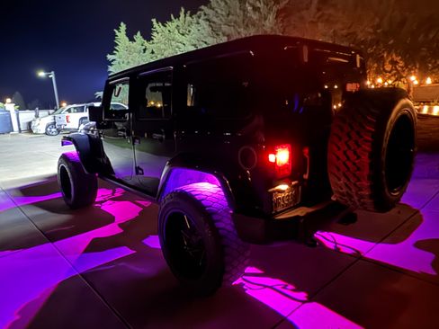 Used 2018 Jeep Wrangler Unlimited Rubicon w/ Connectivity Group AWD/4WD image 8
