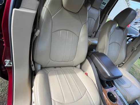 Used 2011 Buick Enclave CXL w/ Trailering Provision Package FWD image 11