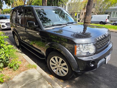 Used 2013 Land Rover LR4 HSE image 1