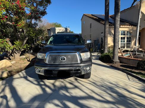 Used 2013 Toyota Tundra Platinum image 2