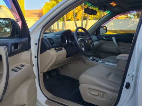 Used 2012 Toyota Highlander SE image 11
