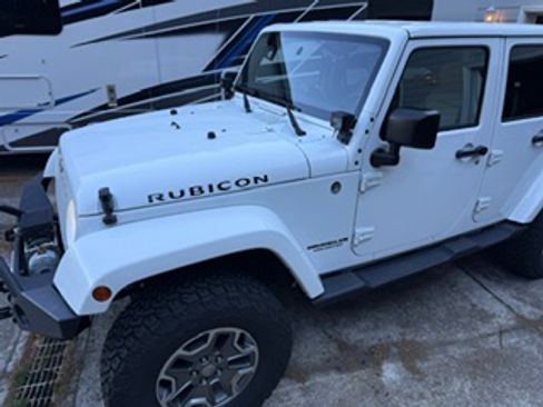 Used 2015 Jeep Wrangler Unlimited Rubicon w/ Connectivity Group AWD/4WD image 2