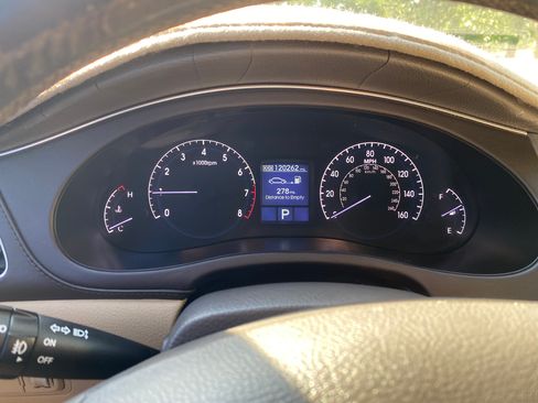 Used 2012 Hyundai Genesis 3.8 w/ Premium Pkg RWD image 5