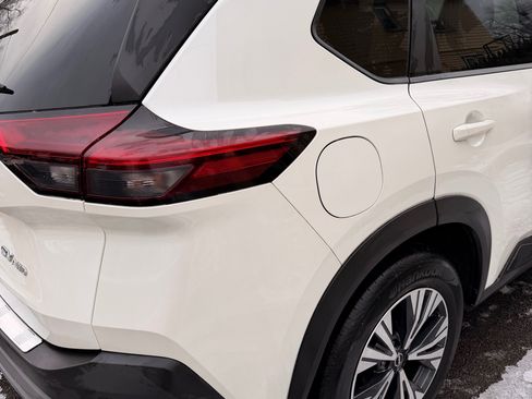 Used 2023 Nissan Rogue SV image 4