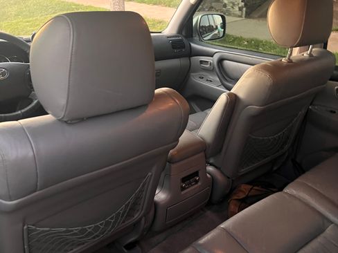 Used 2006 Toyota Land Cruiser image 19