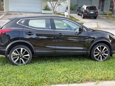Used 2018 Nissan Rogue Sport SL w/ SL Premium Package FWD image 1