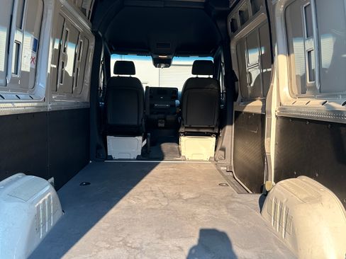 Used 2023 Mercedes-Benz Sprinter 2500 image 26