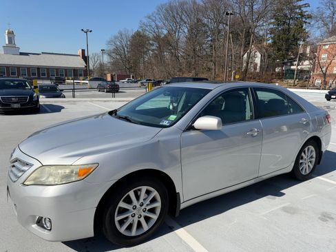 Used 2010 Toyota Camry XLE image 6