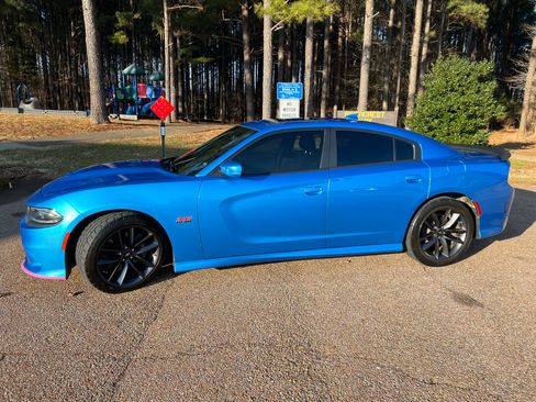 Used 2019 Dodge Charger Scat Pack image 4