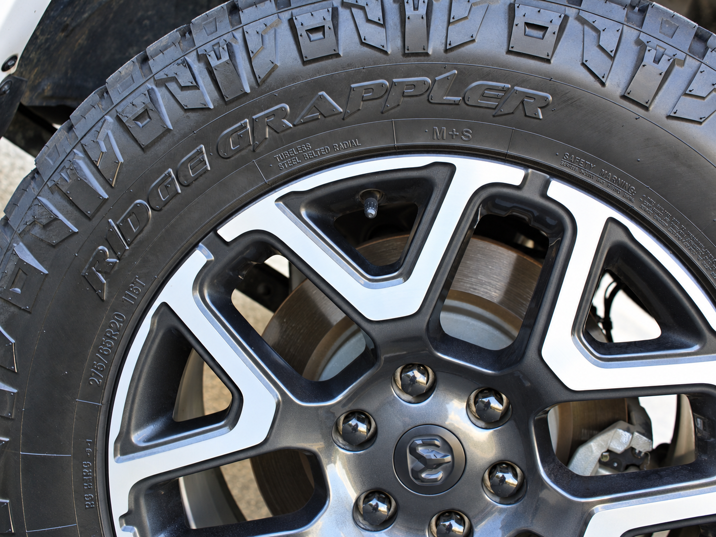 Used 2025 RAM 1500 Laramie AWD/4WD image 15