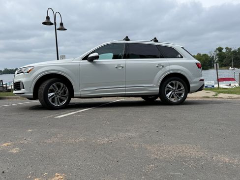 Used 2022 Audi Q7 3.0T Premium Plus w/ Premium Plus Package AWD/4WD image 8