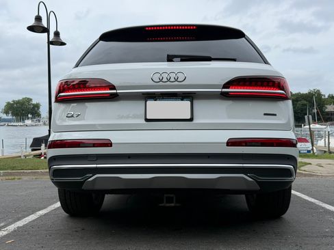 Used 2022 Audi Q7 3.0T Premium Plus w/ Premium Plus Package AWD/4WD image 11