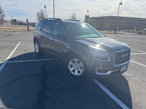 Used 2014 GMC Acadia SLE image 2