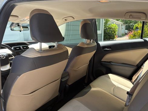 Used 2017 Toyota Prius Two w/ Prius Two Safety Plus Package FWD image 5