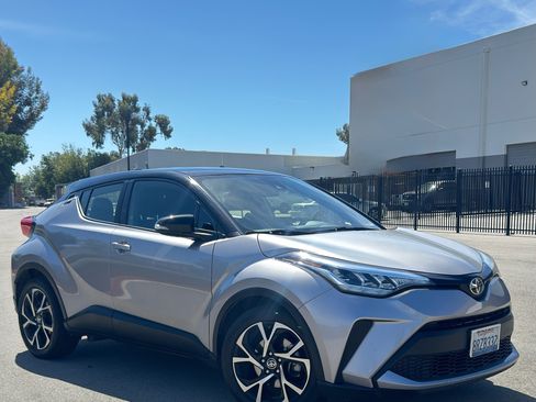 Used 2020 Toyota C-HR XLE image 6