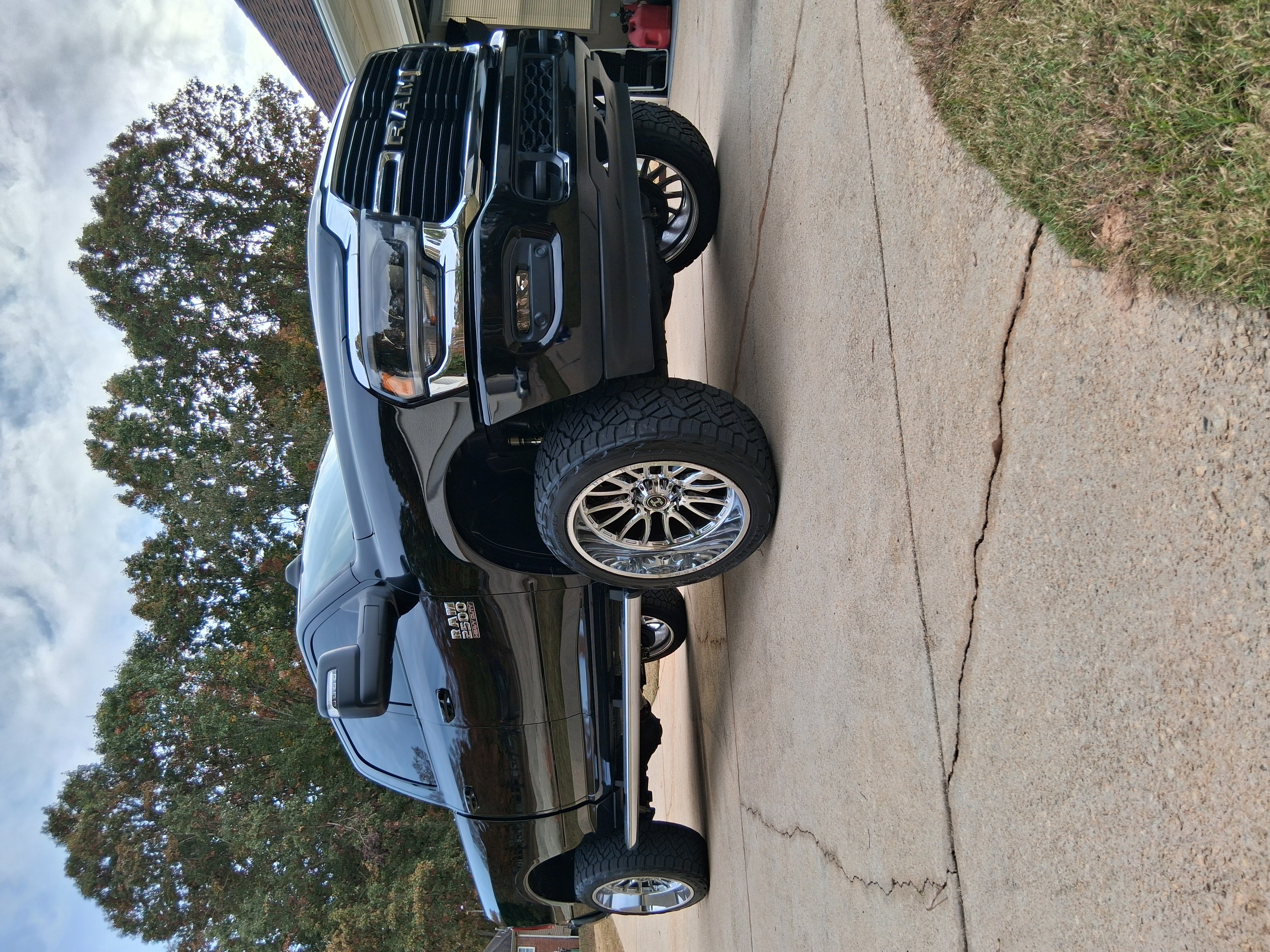 Used 2024 RAM 2500 Laramie w/ Night Edition AWD/4WD image 1