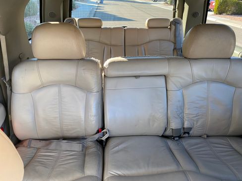 Used 2001 Chevrolet Tahoe LT w/ LT Preferred Equipment Group image 12