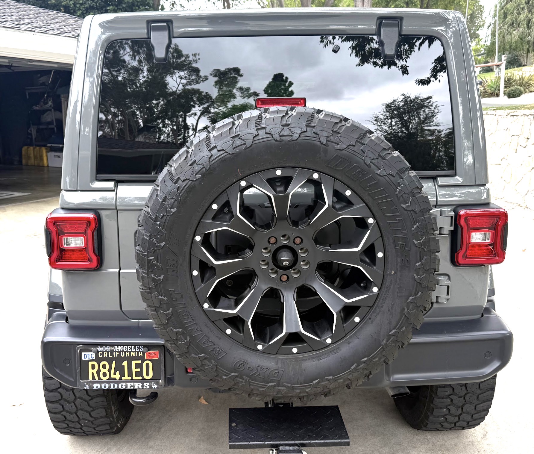 Used 2019 Jeep Wrangler Unlimited Sahara AWD/4WD image 4