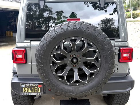 Used 2019 Jeep Wrangler Unlimited Sahara AWD/4WD image 4