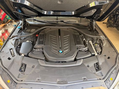 Used 2020 BMW M760i xDrive w/ Luxury Rear Seating Package AWD/4WD image 4