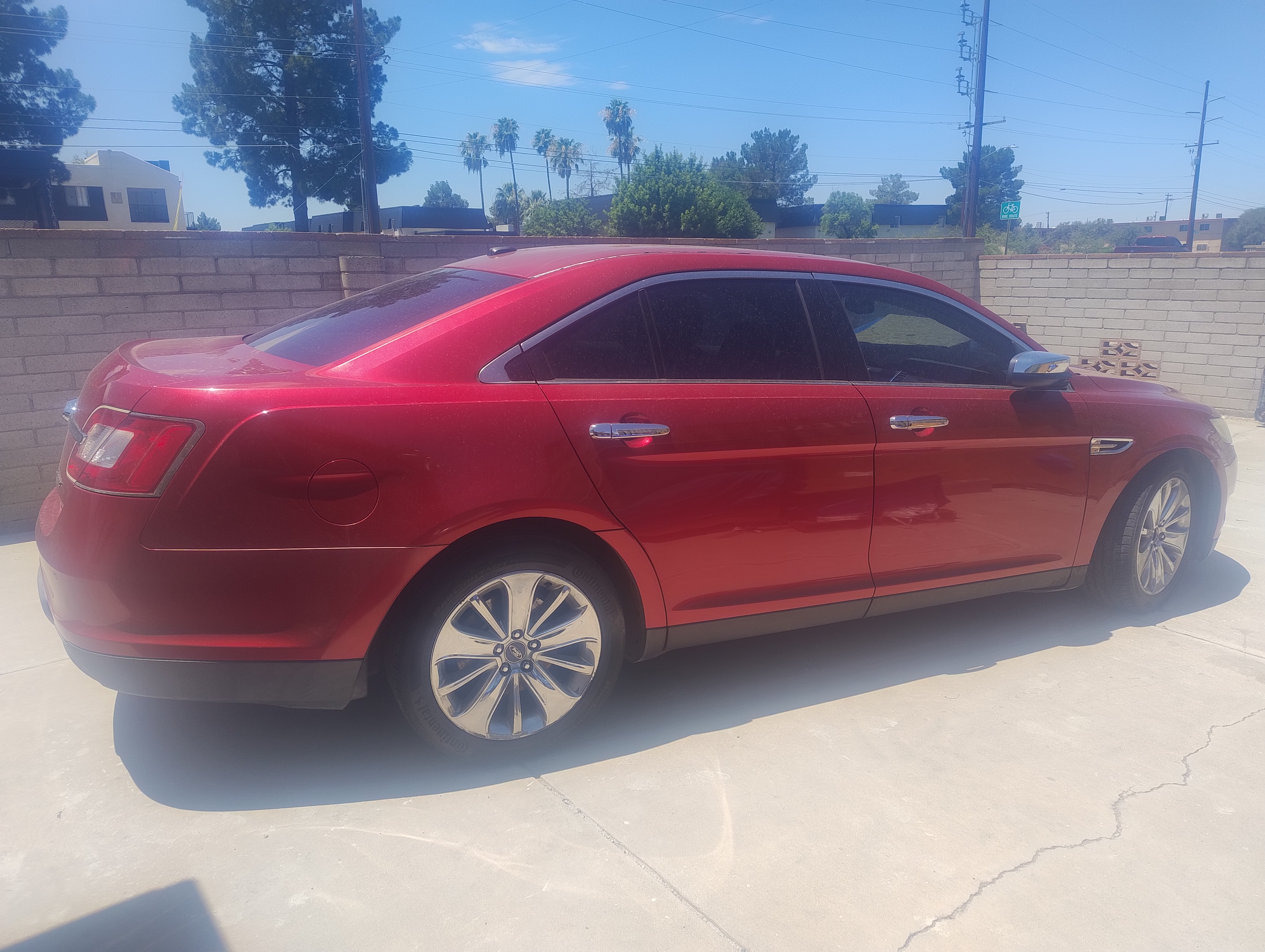 Used 2012 Ford Taurus Limited FWD image 1