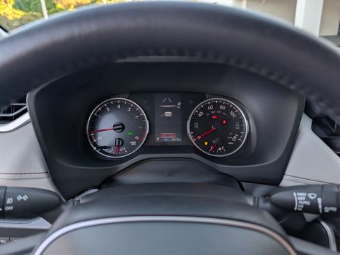 Used 2021 Toyota RAV4 XLE image 19