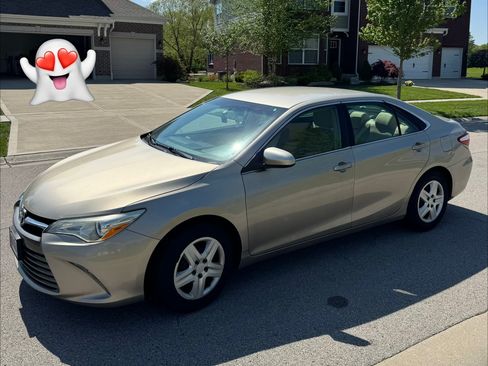 Used 2016 Toyota Camry LE image 6