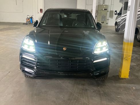 Used 2020 Porsche Cayenne image 2
