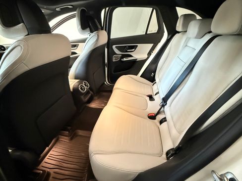 Used 2023 Mercedes-Benz GLC 300 4MATIC image 16