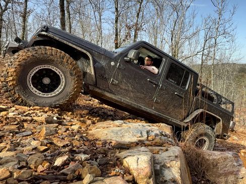 Used 2020 Jeep Gladiator Sport w/ Quick Order Package 24S image 12