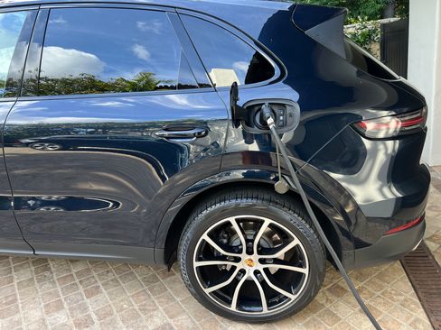 Used 2019 Porsche Cayenne E-Hybrid AWD/4WD image 10