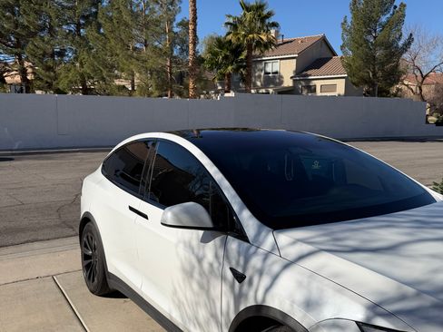 Used 2023 Tesla Model X image 17
