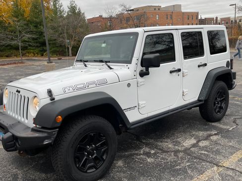 Used 2013 Jeep Wrangler Unlimited Sahara image 1