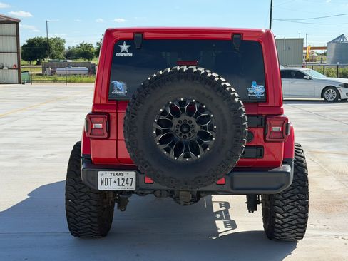 Used 2020 Jeep Wrangler Unlimited Sahara AWD/4WD image 5